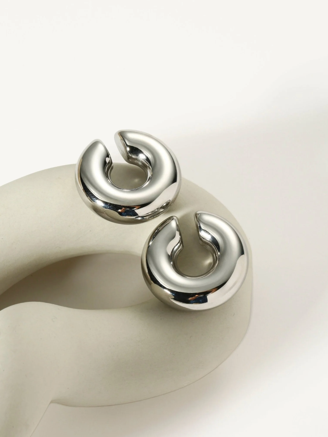 MYSTIC PULSE EAR CUFF