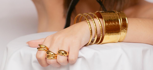 Brilla con Stile: Come Abbinare i Gioielli Placcati Oro di Gi.Sa ai Look Inverno 2024/2025