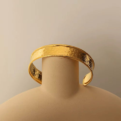 HAMMERED LUXE
